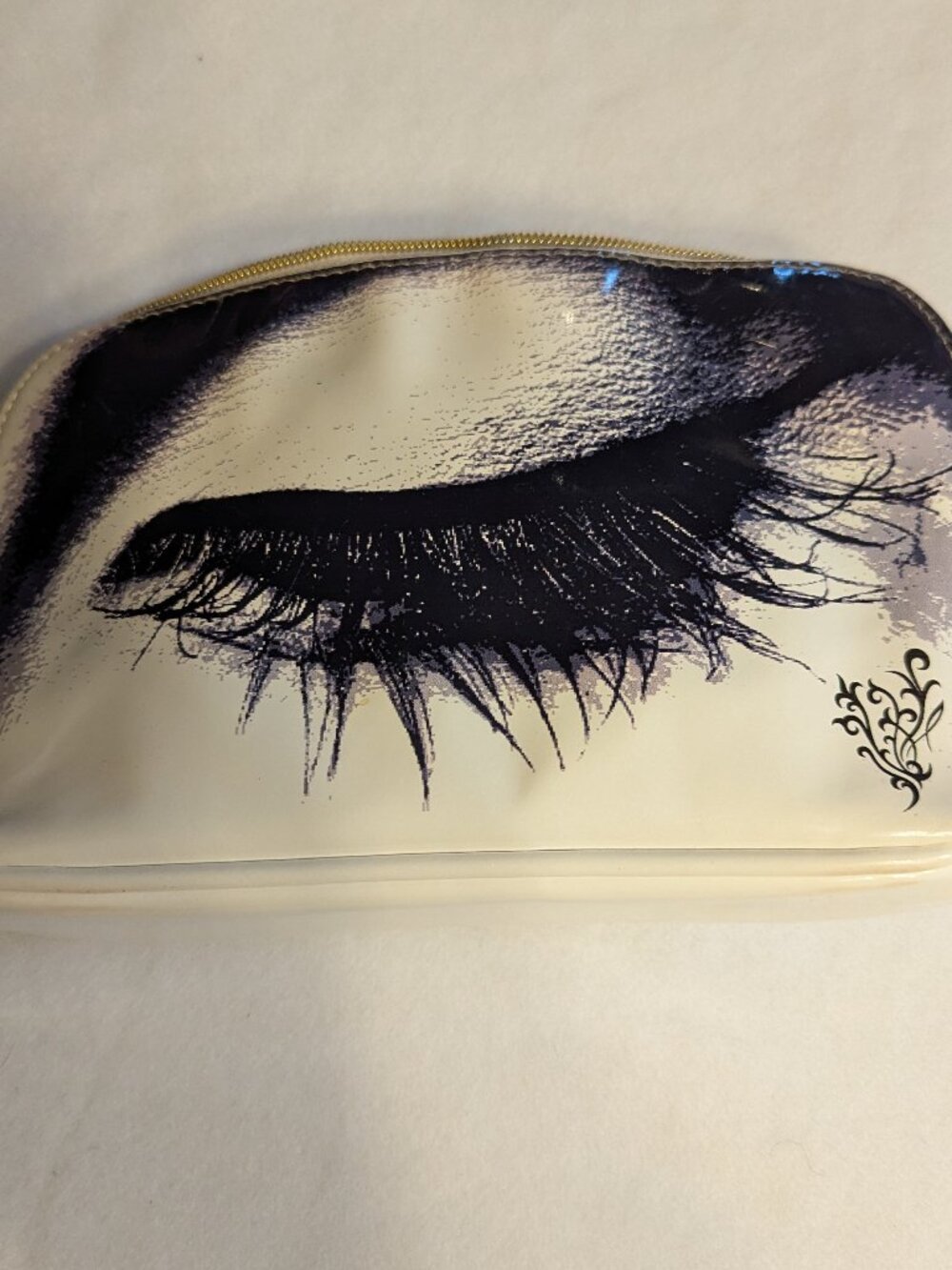 Vintage Victoria's Secret Cream Vinyl Makeup Bag Eyelash Print 90s GWP